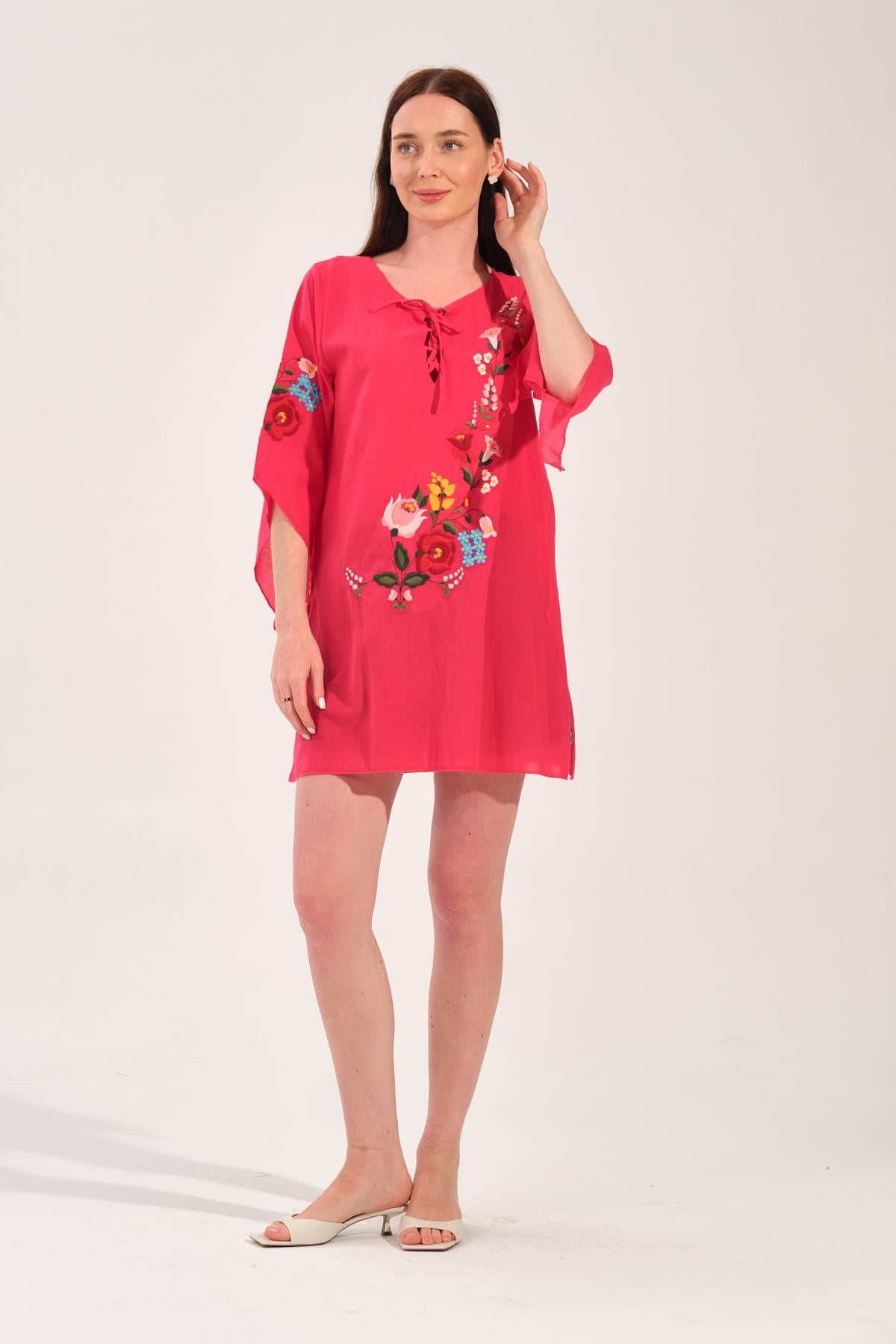 Fuşya Çiçek Nakışlı Kısa Kaftan Elbise